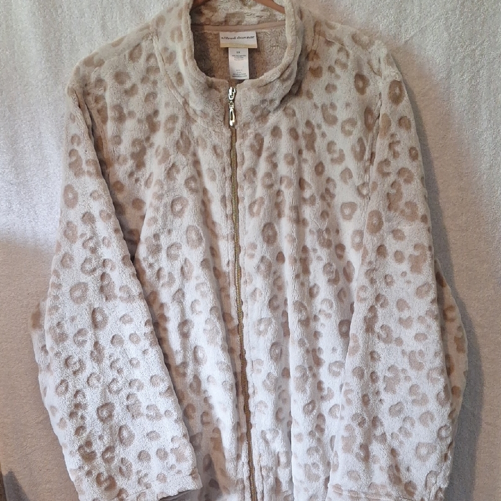 NWOT Alfred Dunner Beige and Cream Animal Print Jacket
